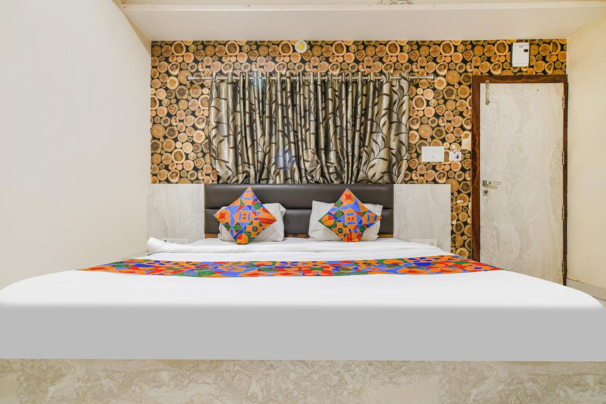 Fabhotel Shivam Palace- Near Mahakal Mandir ウッジャイン エクステリア 写真