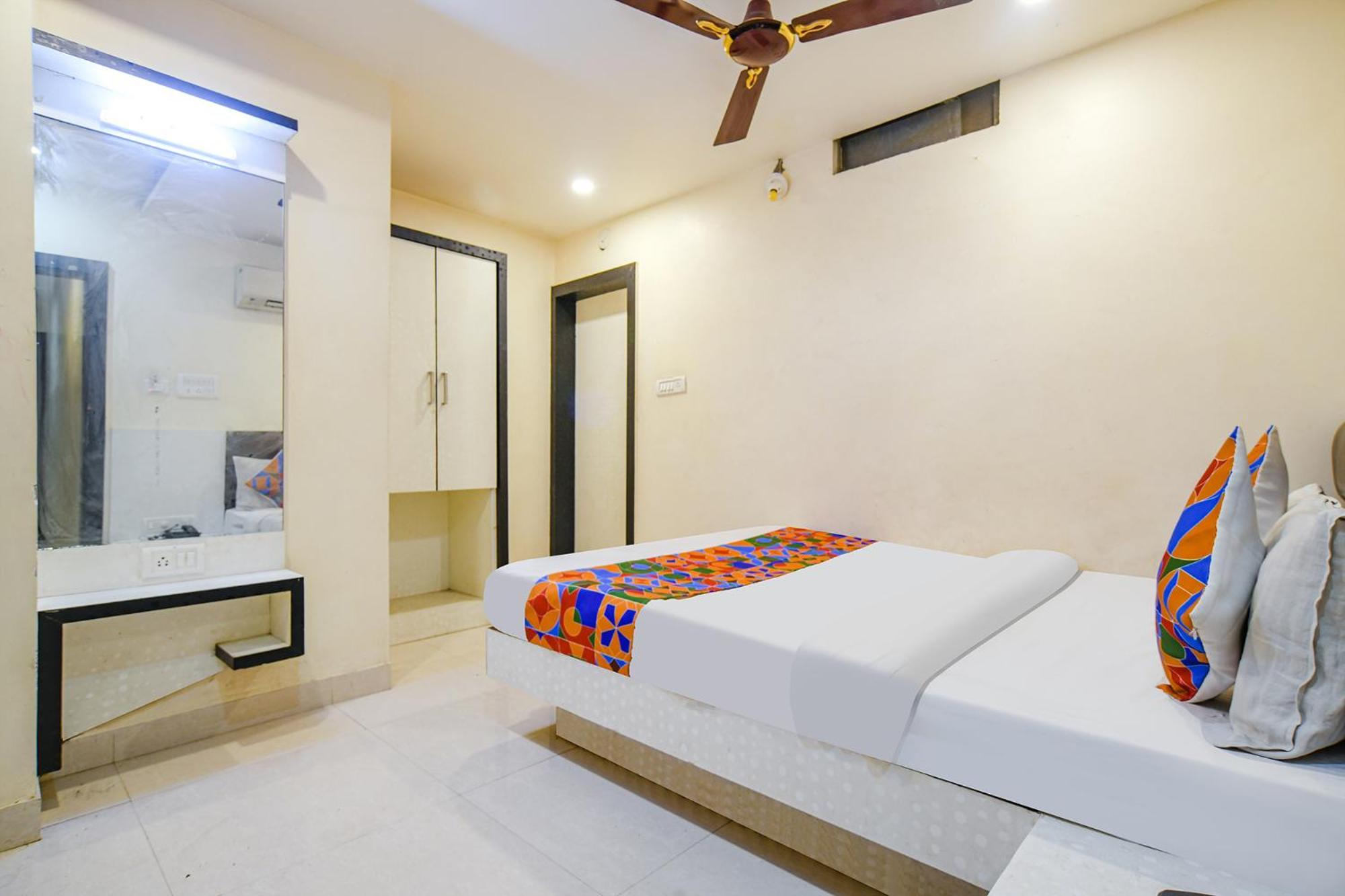 Fabhotel Shivam Palace- Near Mahakal Mandir ウッジャイン エクステリア 写真