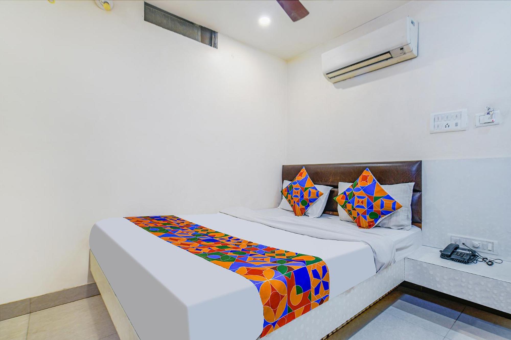 Fabhotel Shivam Palace- Near Mahakal Mandir ウッジャイン エクステリア 写真
