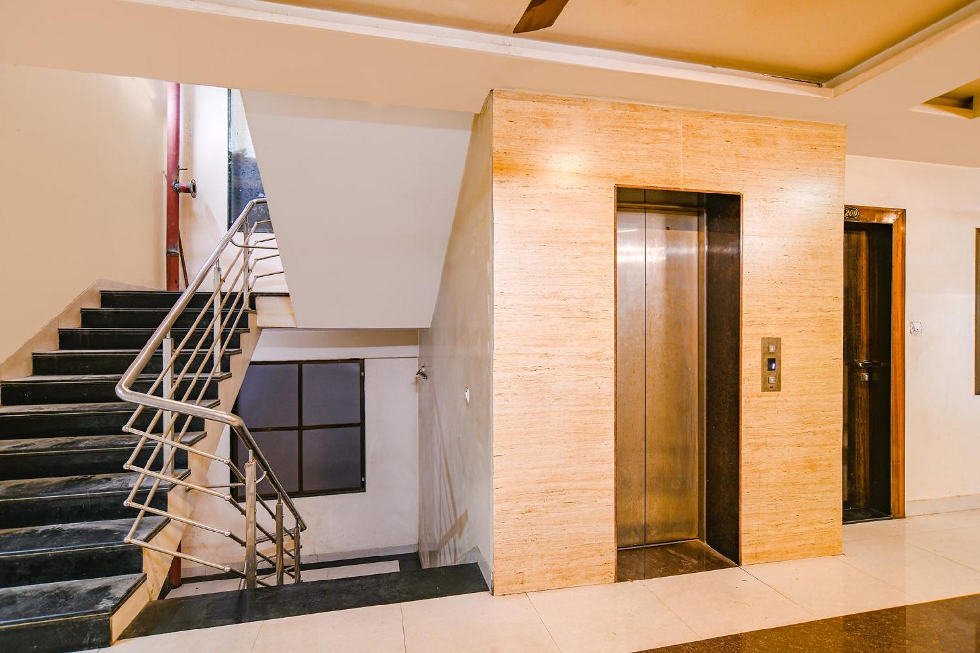 Fabhotel Shivam Palace- Near Mahakal Mandir ウッジャイン エクステリア 写真