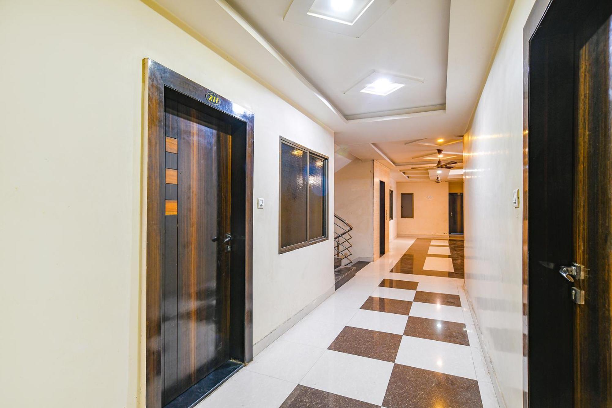 Fabhotel Shivam Palace- Near Mahakal Mandir ウッジャイン エクステリア 写真
