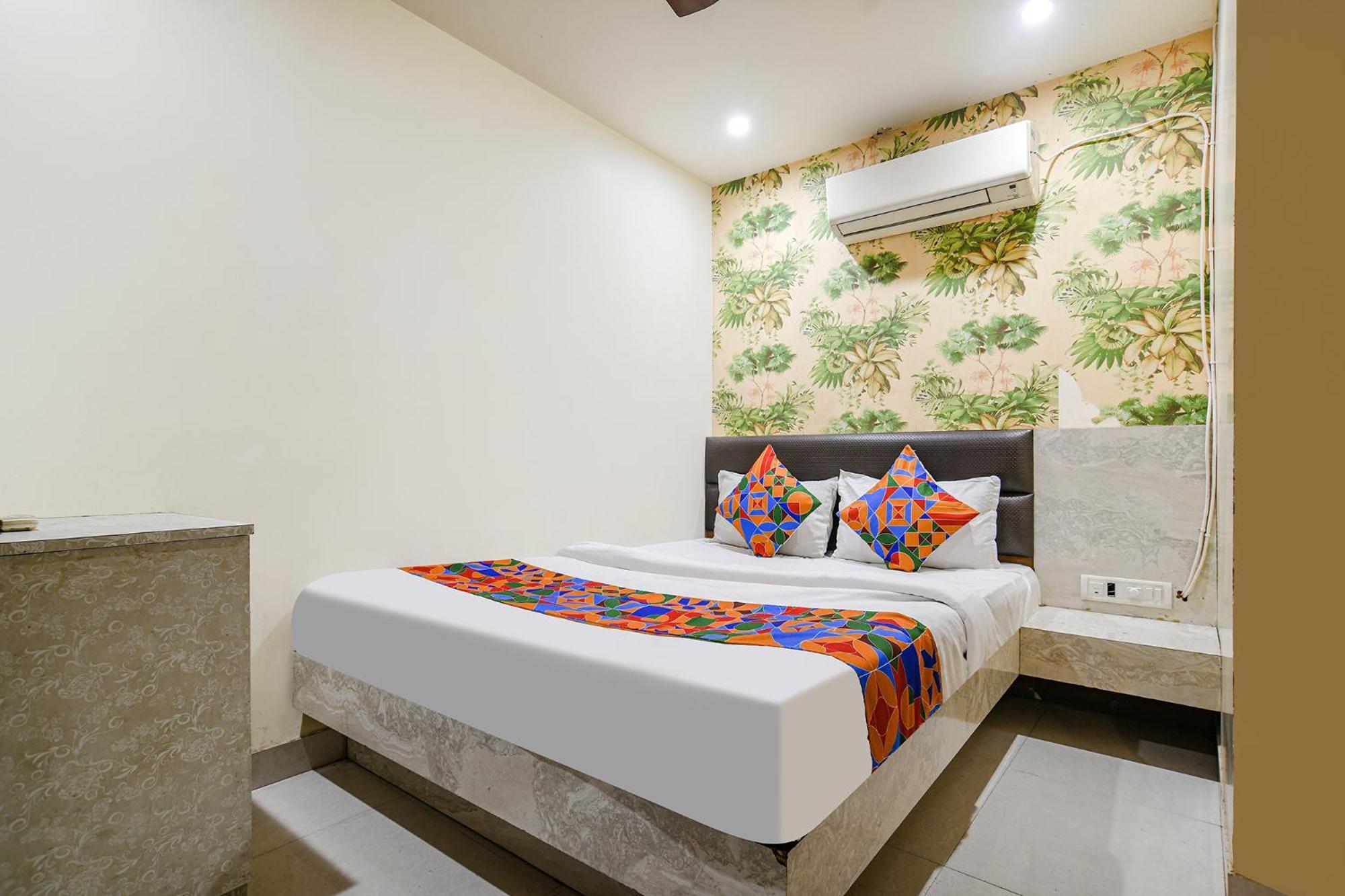 Fabhotel Shivam Palace- Near Mahakal Mandir ウッジャイン エクステリア 写真