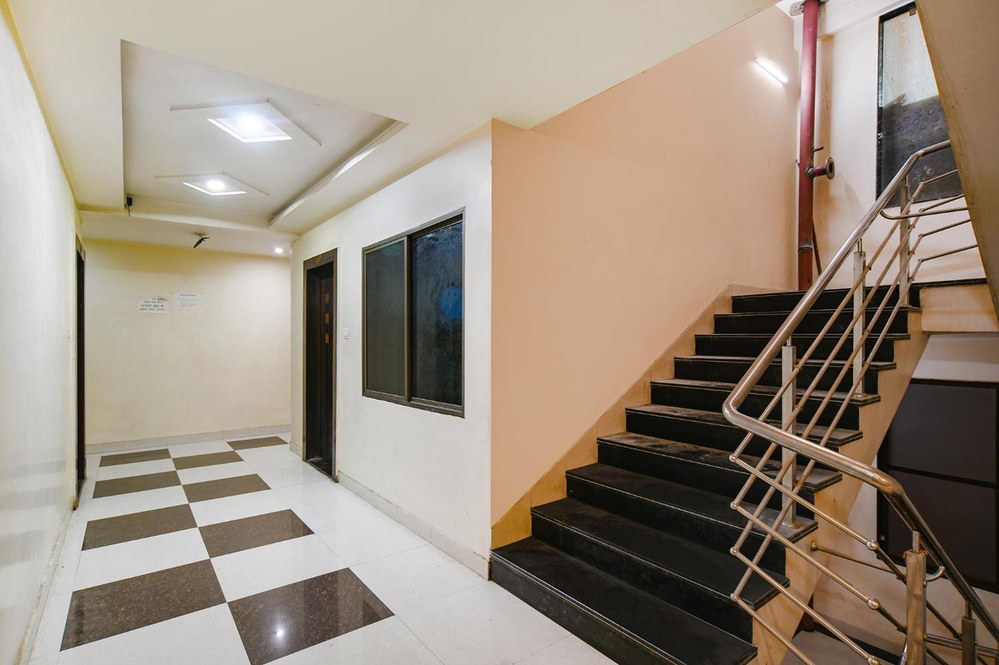 Fabhotel Shivam Palace- Near Mahakal Mandir ウッジャイン エクステリア 写真