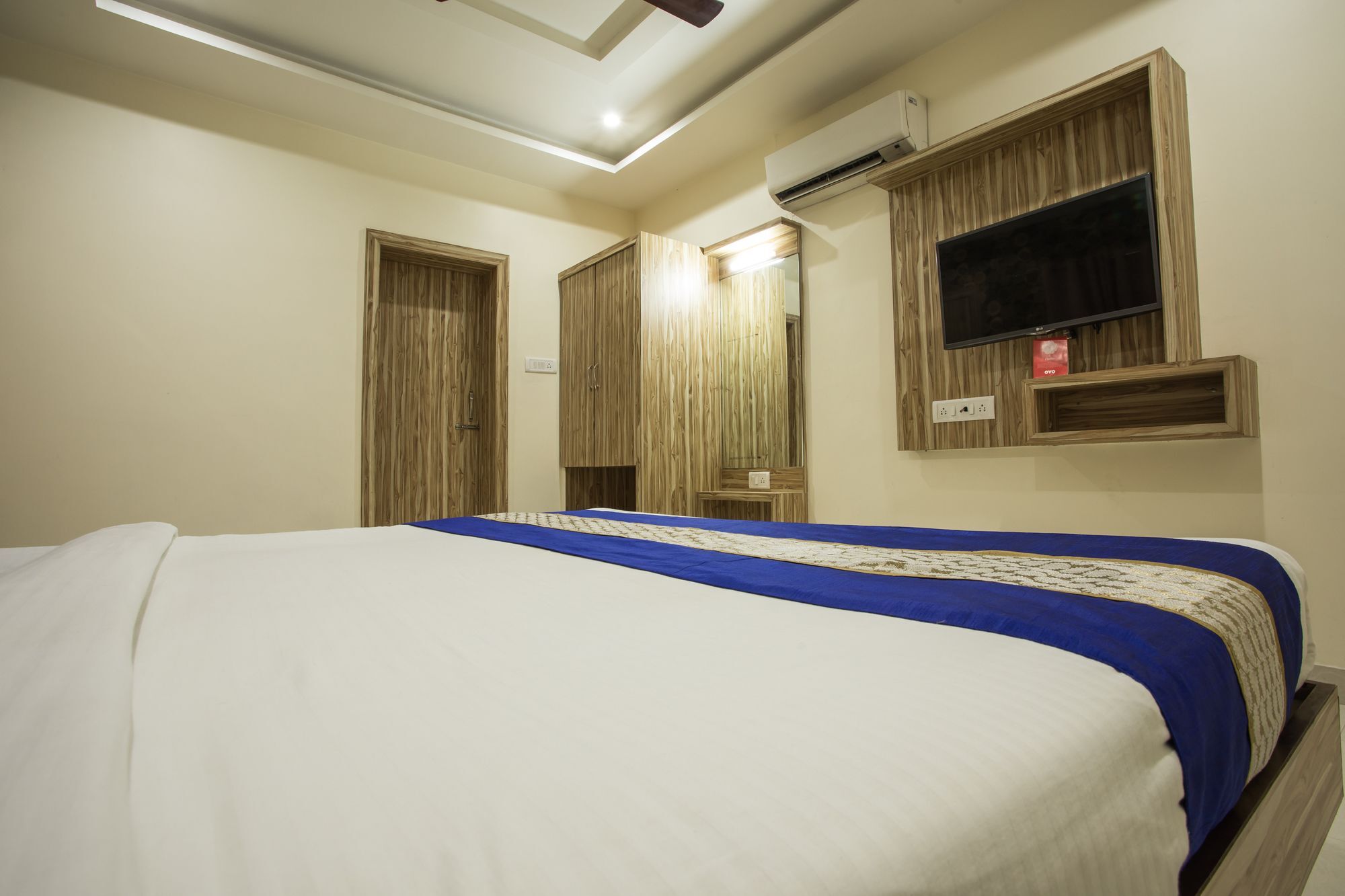 Fabhotel Shivam Palace- Near Mahakal Mandir ウッジャイン エクステリア 写真